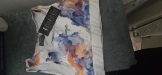 Top deportivo estampado hojas