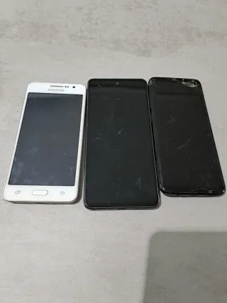 Lote 8Móviles: 3 iPhone e 5 Samsung