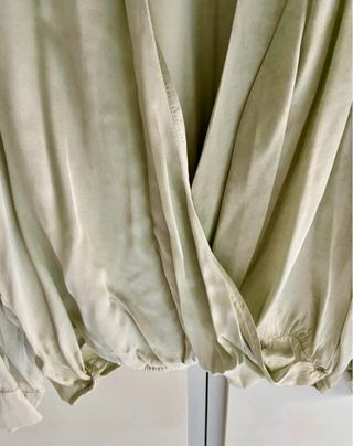 Blusa Guess verde cruzada