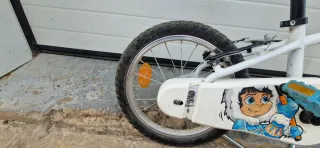 Bicicleta infantil blanca