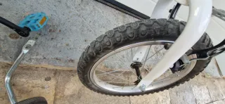 Bicicleta infantil blanca