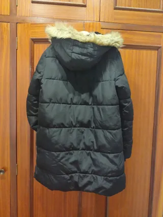 Plumífero niña 13-14 años  negro capucha pelo