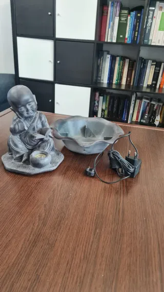 Fuente de Agua Niño Buda  Luminosa.