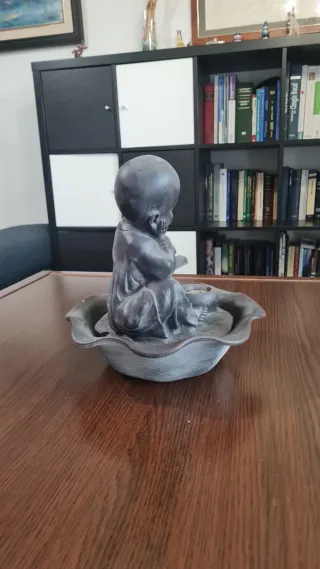 Fuente de Agua Niño Buda  Luminosa.