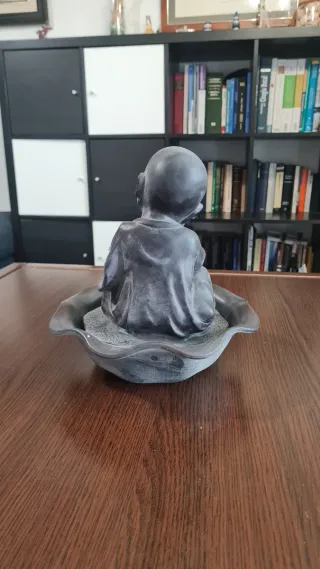 Fuente de Agua Niño Buda  Luminosa.