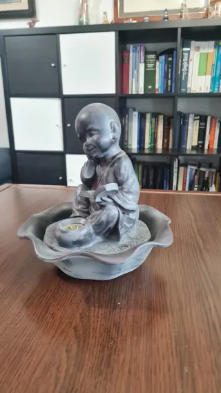 Fuente de Agua Niño Buda  Luminosa.