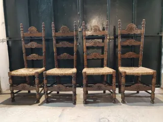 Juego de 4 sillas antiguas de madera