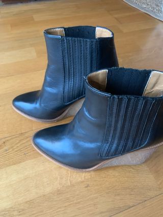 Botines cuña piel negros