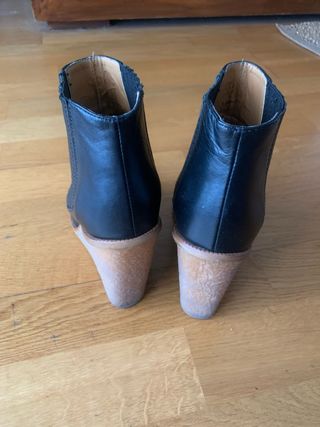 Botines cuña piel negros