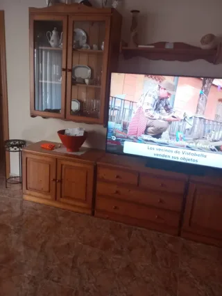 Mueble rústico, mesa y 4 sillas