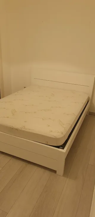 Letto una piazza e mezza in legno