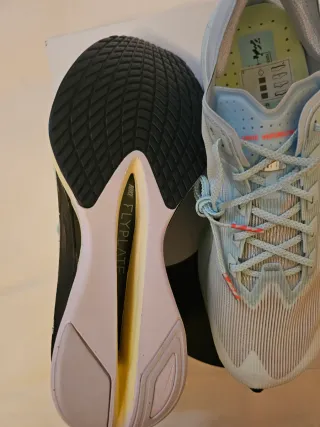 Nike Vaporfly 4 (2025) Carbono-Talla 44 (28.5)