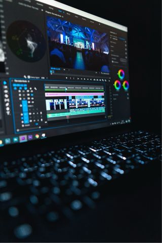 BUSCO AYUDANTE DE EDITOR DE VIDEOS