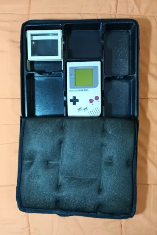 Maletín Game Boy Nuby + Lupa