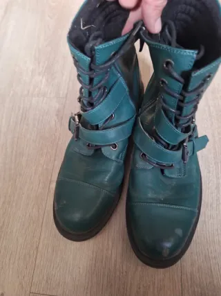 Botines Verdes con Hebillas y Cremallera