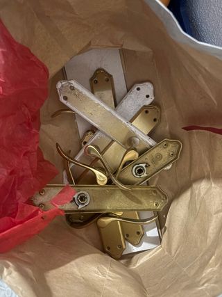 9 Manillas de puerta doradas