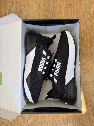 Zapatillas Puma Negras y Blancas
