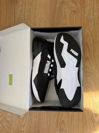 Zapatillas Puma Negras y Blancas