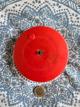 Carrete de pesca vintage rojo
