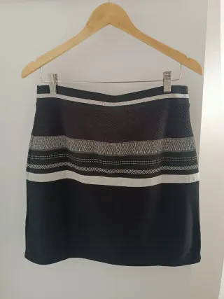 Falda Desigual Negra Talla L, A Estrenar