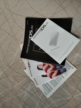 Nintendo DS Lite + juegos y caja