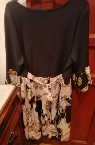 Vestido talla grande negro y estampado