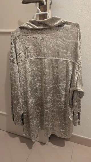 Camisa terciopelo plata grande. Ideal para fiestas