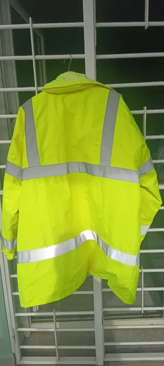 Impermeable fluor JSP amarillo