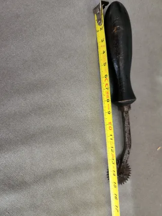 Herramientas antiguas para marcar tela y cuero