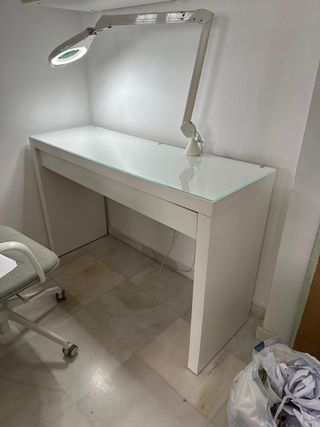 Escritorio Malm IKEA blanco cristal
