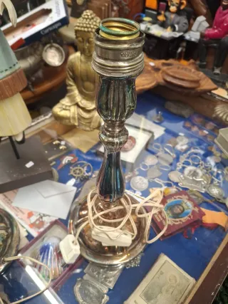 Lámparas de alpaca doradas y plateadas