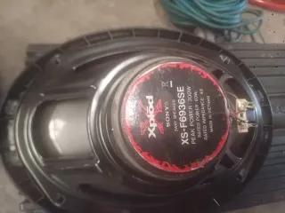 Equipo de audio: Subwoofer, amplificador y altavoc