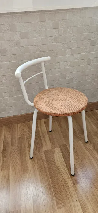 Mesa de cocina blanca y 4 sillas