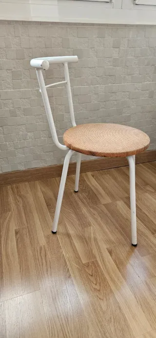 Mesa de cocina blanca y 4 sillas