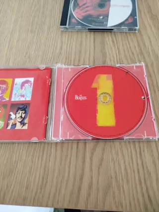 CDs: Bee Gees, Beatles, Calamaro, Quijano,12€ Und