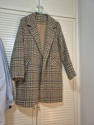Abrigo de cuadros marrón y verde