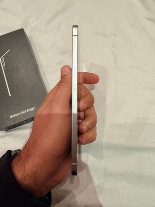 Samsung Galaxy S25 Edge 256GB Plata como Nuevo