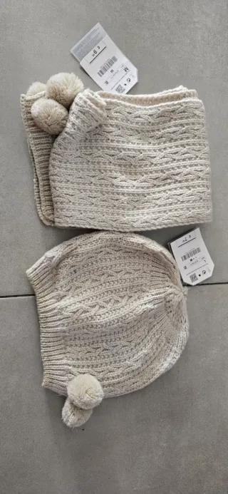 Conjunto gorro y bufanda Zara niña beige