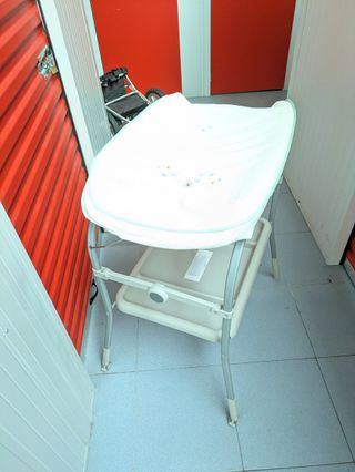 Vaschetta per neonati con fasciatoio