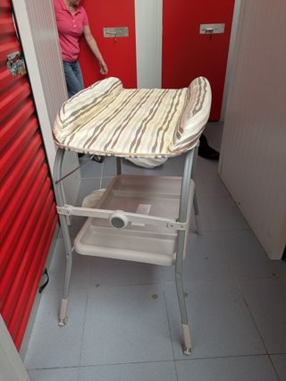 Vaschetta per neonati con fasciatoio