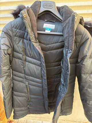 Abrigo Columbia de plumón .Negro con Capucha