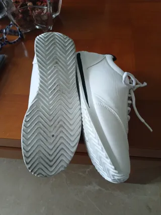 Zapatillas Blancas con Cordones