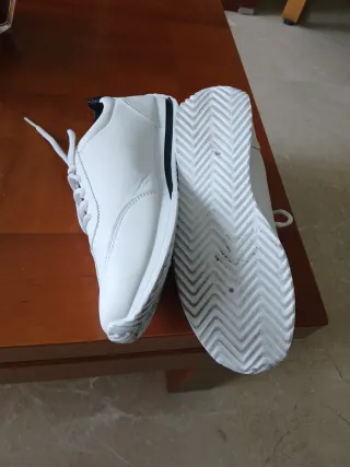 Zapatillas Blancas con Cordones