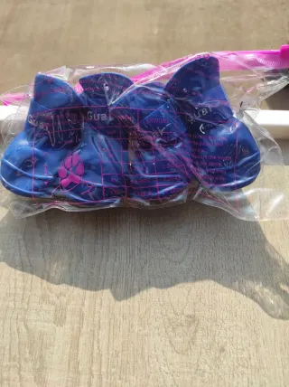 Scarpe per cani blu e rosa