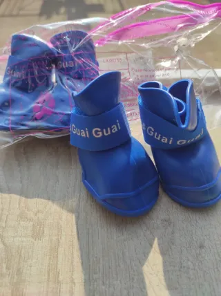 Scarpe per cani blu e rosa