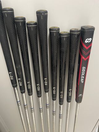 Bolsa de golf Ping i10 con palos