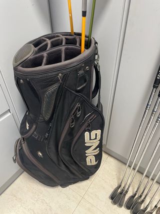 Bolsa de golf Ping i10 con palos