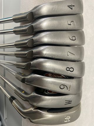 Bolsa de golf Ping i10 con palos