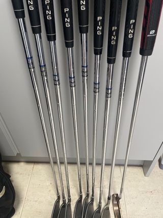 Bolsa de golf Ping i10 con palos