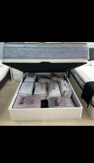 Canapé abatible de madera y tela